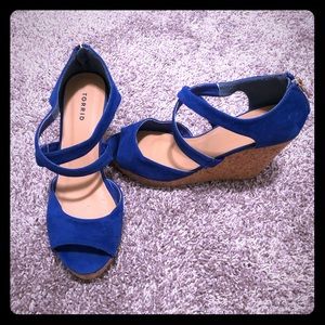 Gorgeous blue wide wedges size 10